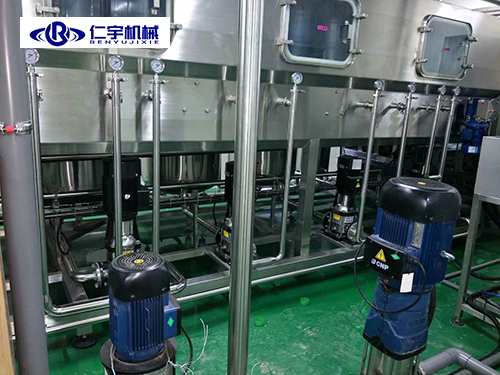 桶裝純凈水灌裝機(jī)告訴你，原來“癌癥”真的和水有直接關(guān)系